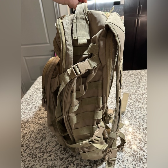 SOG Large tactical backpack - Picture 5 of 5